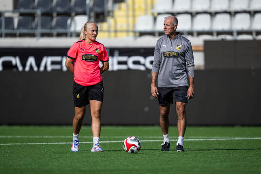 Alva Selerud and defense coach Roland Nilsson