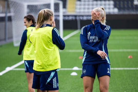 Frida Maanum and Stina Blackstenius