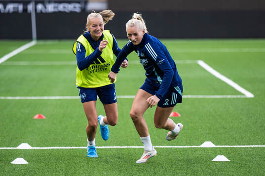 Frida Maanum and Stina Blackstenius