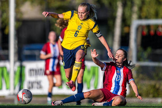Doris Petz of Sweden and Sandra Pallesen-Nygård of Norway