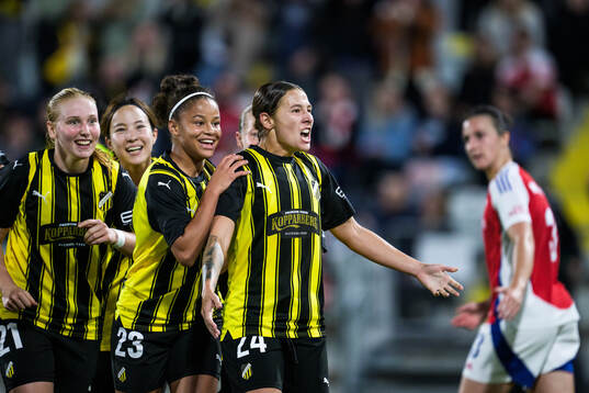 Tabby Tindell of Häcken celebrate the 1-0 goal with