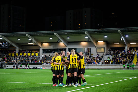 Tabby Tindell of Häcken celebrate the 1-0 goal with