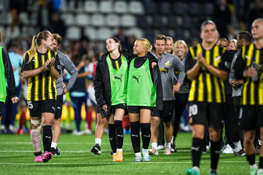 Clarissa Larisey and Matilda Nildén of Häcken celebrate