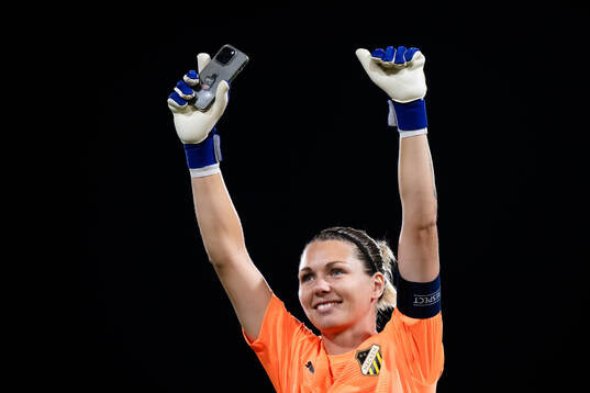 goalkeeper Jennifer Falk of Häcken celebrates