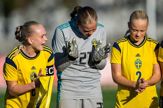 Doris Petz, Hanna Karlsson and Sally Nylén of Sweden
