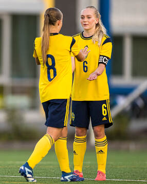 Fanny Peterson and Doris Petz of Sweden