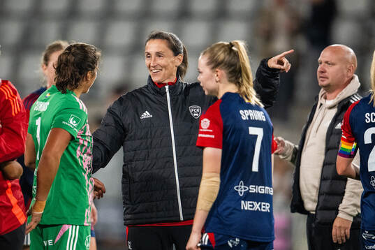 FC Rosengårds målvaktstränare Lynn Shannon jublar