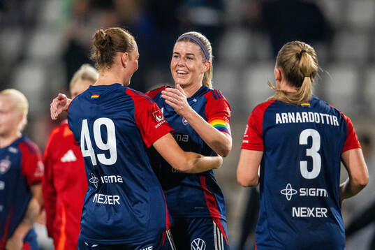 FC Rosengårds Olivia Schough och Alice Enehov jublar