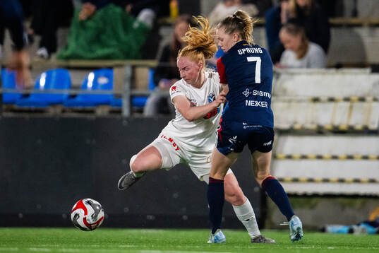FC Rosengårds Bea Sprung mot Växjö DFFs Thordis Elva