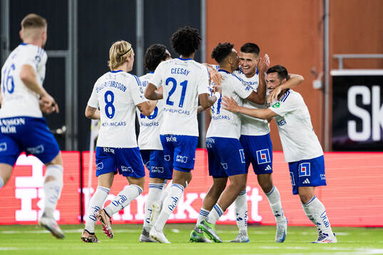 IFK Norrköpings Carl Björk jublar med lagkamrater efter 1-1