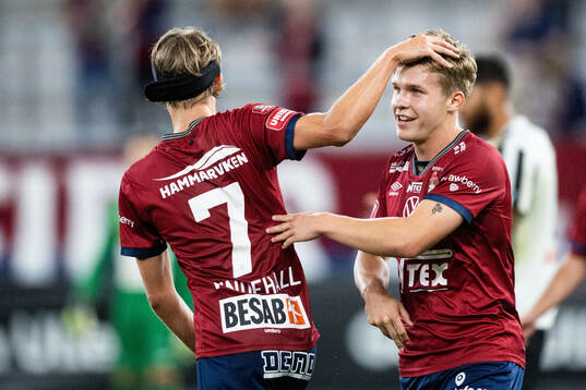 Örgrytes Charlie Vindehall och Isak Dahlqvist jublar
