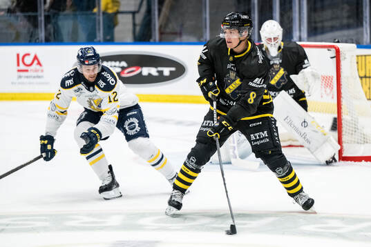 Södertäljes Viktor Liljegren och AIKs Tom Hedberg