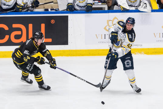 AIKs Matteo Wagner och Södertäljes Ludvig Hedström