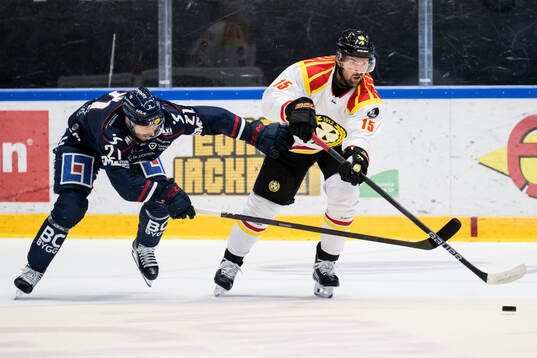 Linköpings Mattias Hävelid och Brynäs Simon Bertilsson