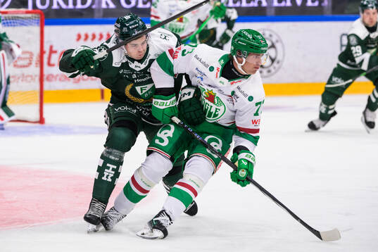 Färjestads Viktor Lodin och Rögles Oliver Eklind