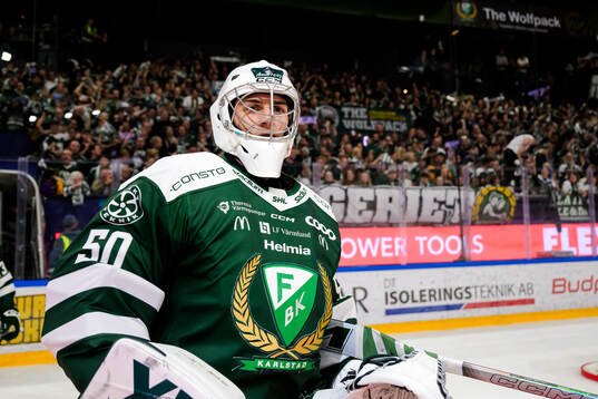 Färjestads målvakt Damian Clara jublar