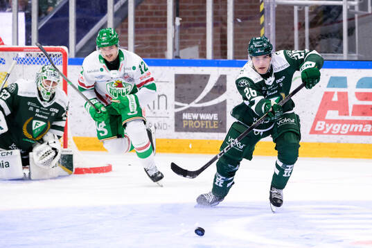 Rögles Brady Ferguson och Färjestads Joel Nyström