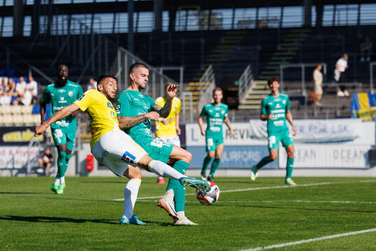 Falkenbergs Leonardo Farah Shahin och Ljungskiles Filip Ambroz