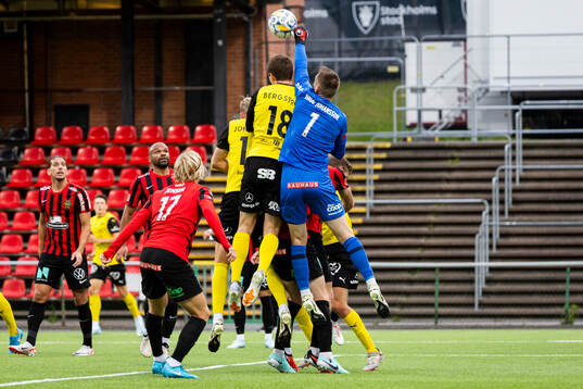 Brommapojkarnas målvakt Lucas Hägg Johansson