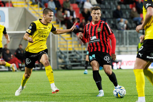 Mjällbys Rasmus Wikström och Brommapojkarnas Adam