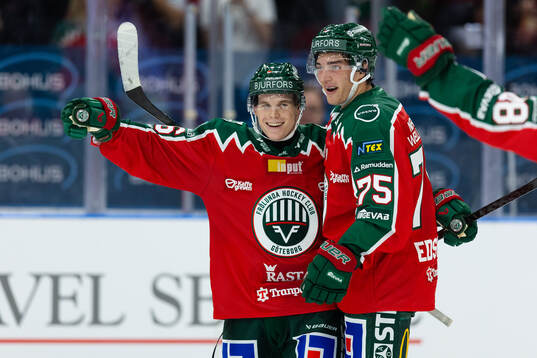 Frölundas Dominik Egli jublar ihop med David Edstrom