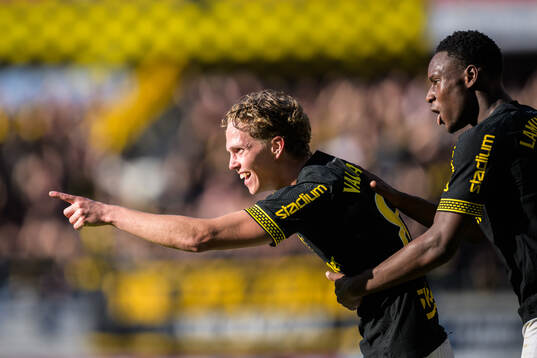 AIKs Onni Valakari jublar efter 0-1