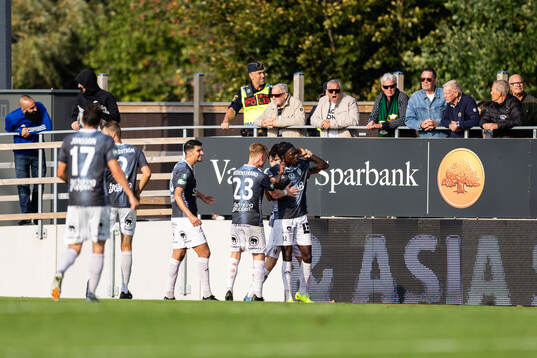 Brages Ieltsin Jeronimo Semedo Camoes jublar