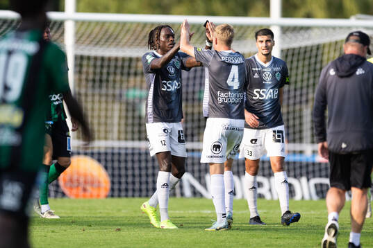 Brages Ieltsin Jeronimo Semedo Camoes jublar med lagkamrater