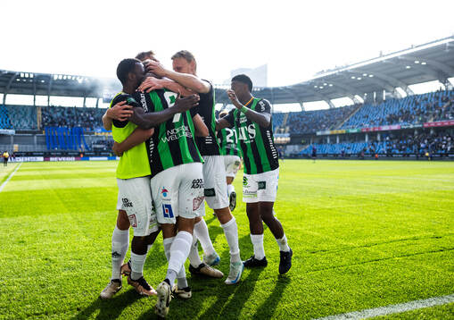 GAIS Gustav Lundgren jublar med lagkamrater