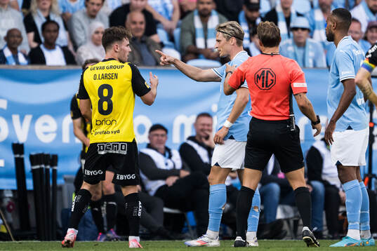 Häckens Lars Olden Larsen och Malmö FFs Jens Stryger Larsen