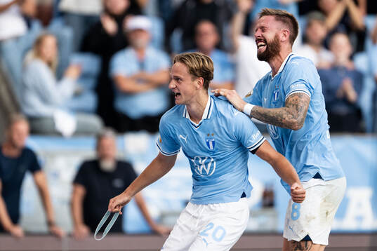 Malmö FFs Erik Botheim jublar med Pontus Jansson efter 4-0