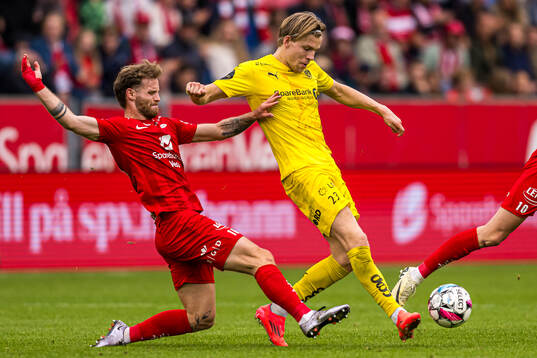 Ole Didrik Blomberg of Brann and Jens Petter Hauge of Bodø/Glimt