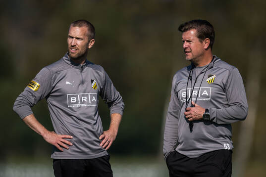 Assisterande tränare Rasmus Lindgren och assisterande