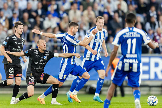 Halmstads Joel Allansson och IFK Göteborgs Ramon Pascal Lundqvist