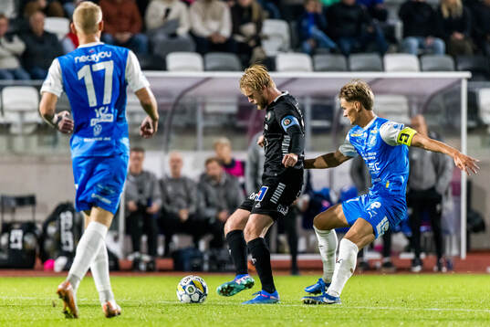 Örebros Karl Holmberg och IK Oddevolds Alexander Almqvist