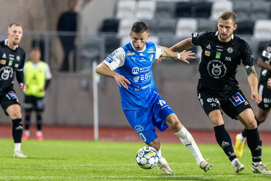 IK Oddevolds Liridon Kalludra och Örebros Erik Andersson