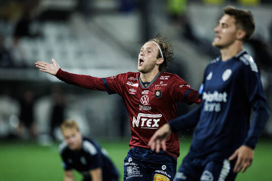 Örgrytes William Kenndal jublar efter 0-1