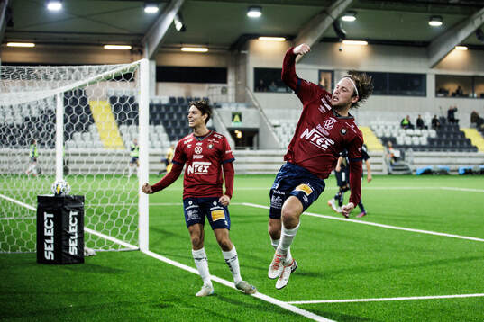 Örgrytes William Kenndal jublar efter 0-1