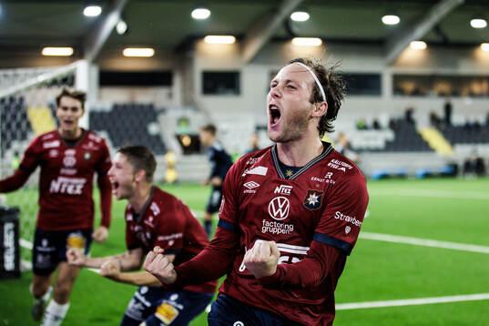 Örgrytes William Kenndal jublar efter 0-1