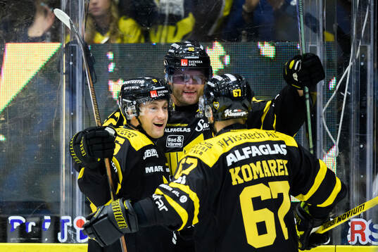 Västerås Kim Rosdahl jublar med lagkamrater