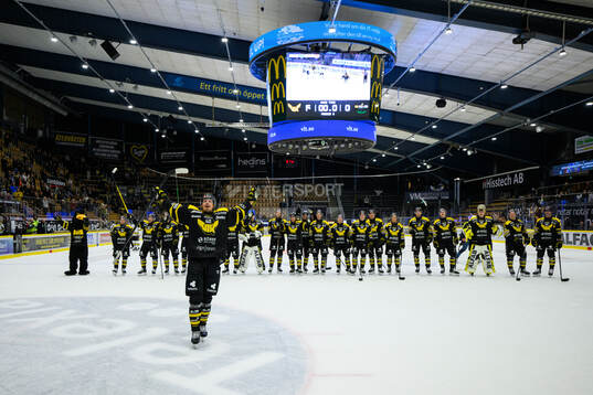 Västerås spelare jublar