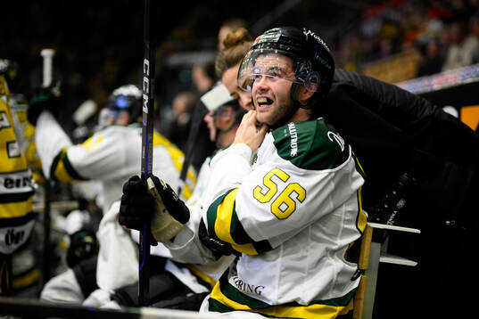 Östersunds Anton Öhman har ont