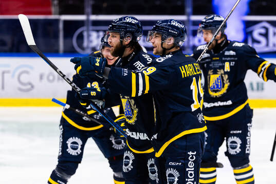 Södertäljes Hampus Harlestam jublar