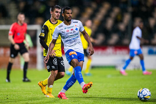 Mjällbys Jesper Gustavsson och Värnamos Wenderson Oliveira do Nascimento