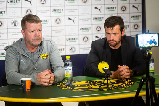 Mjällbys tränare Anders Torstensson och Värnamos tränare Ferran Sibila vid en presskonferens