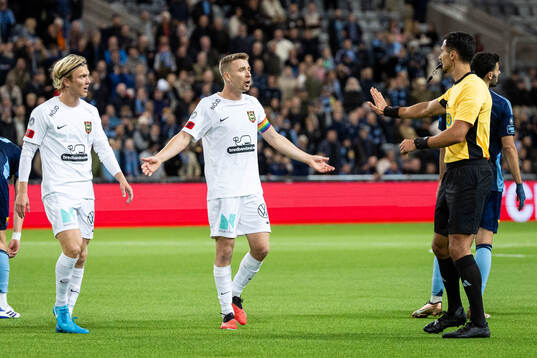 Brommapojkarnas Ludvig Fritzson och Djurgårdens Domare Adi