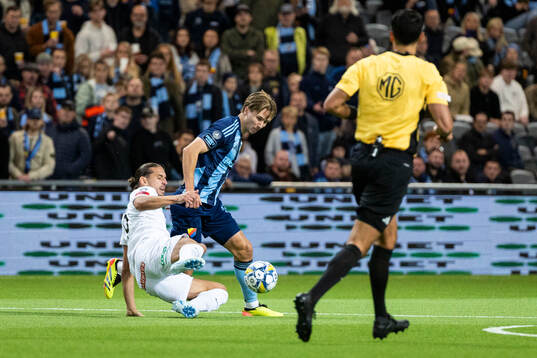 Djurgårdens Miro Tenho och Brommapojkarnas Nikola Vasic