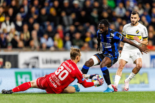 Sirius målvakt Jakob Tånnander, Patrick Nwadike och AIKs