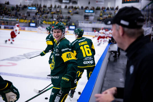 Björklövens Alfons Freij innan ishockeymatchen i