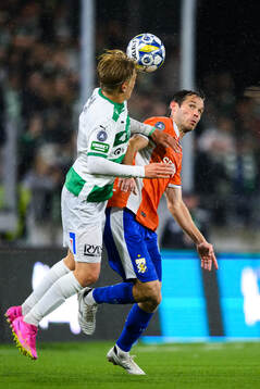 Västerås Marcus Linday och IFK Göteborgs Emil Salomonsson